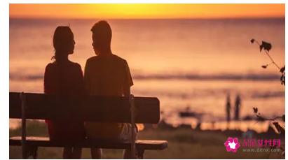 男人喜欢亲吻你的脖子代表什么