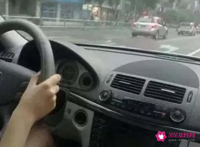 男朋友送我回家在车里要了我