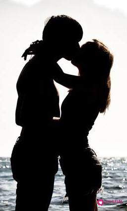 男人吻你脖子代表什么的