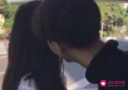 为什么男生接吻时喜欢伸舌头