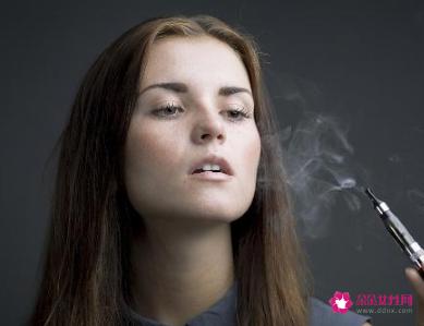 一个女生把所有的秘密告诉你