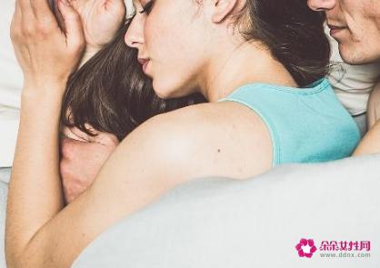 一个女生把所有的秘密告诉你