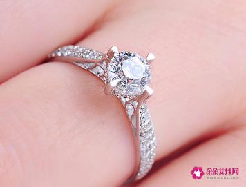 让女生瞬间感动的礼物自制