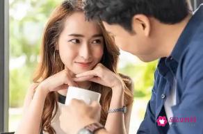 男生已经爱上你的征兆有什么