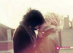 男生接吻时为什么喜欢咬女生的嘴