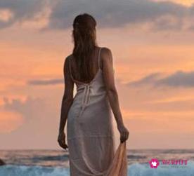 一个不断地消耗你的人到底值不值得你爱