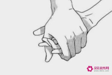 女生主动十指扣的含义
