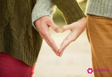 已婚男人爱上别人的老婆有什么表现