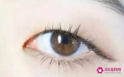 单眼皮怎么画眼线步骤