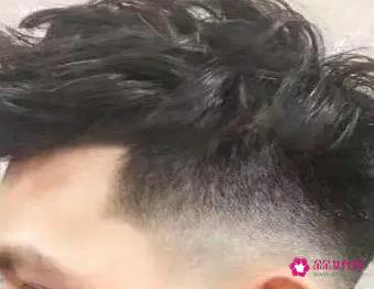 发量少适合什么发型男