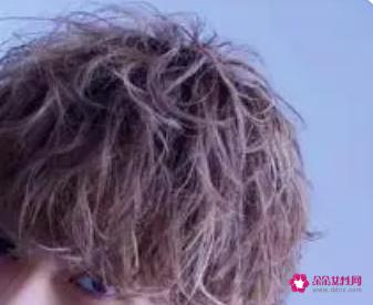 发量少适合什么发型男