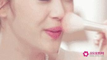 女孩化妆基本步骤及注意事项