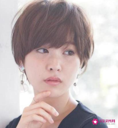 胖女生适合的短发发型