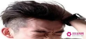 男生脸小适合什么发型