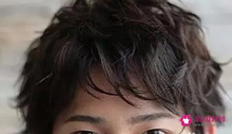 男生脸小适合什么发型