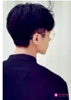 男生脸小适合什么发型