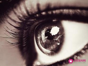 画眼线的五种简单的方法