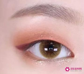 单眼皮怎么画眼影教程