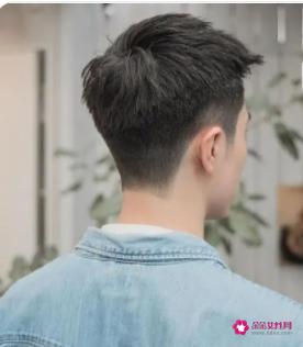 方脸适合什么发型男