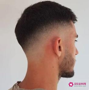 方脸适合什么发型男