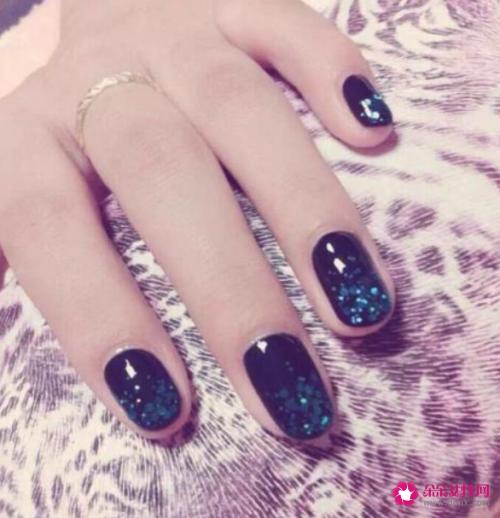精致美丽的指甲让你爱不完