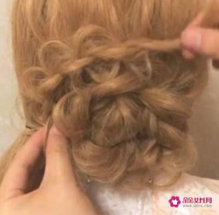 新娘盘头方法