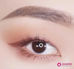 时尚达人教你小眼睛如何化妆