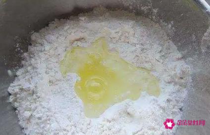 自制缩毛孔面膜让你解决毛孔问题