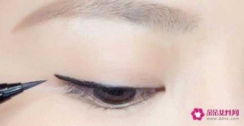 内双眼皮怎么画眼妆