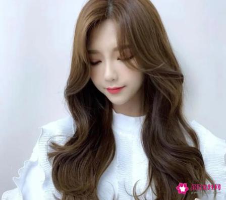 长脸女生适合什么发型