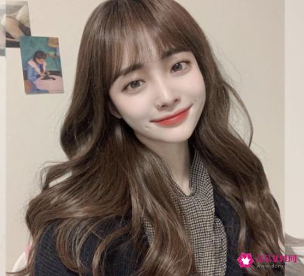 长脸女生适合什么发型