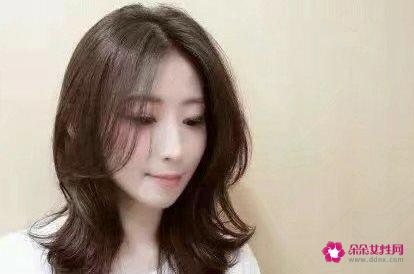 额头窄的女生比较适合的发型