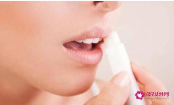 简单涂口红的正确方法