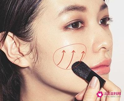 彩妆达人的化妆技巧和方法