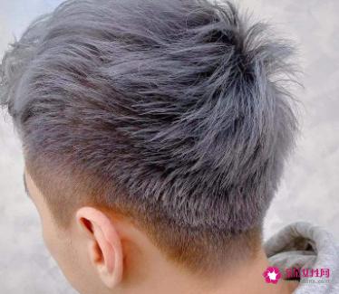 男生染酒红色发色会好看吗