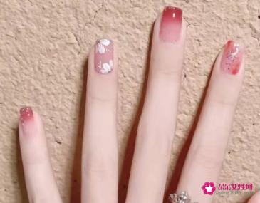 最火美甲显白图片