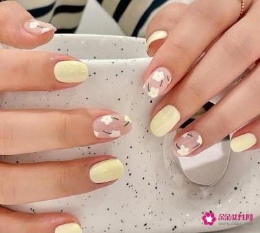 最火美甲显白图片