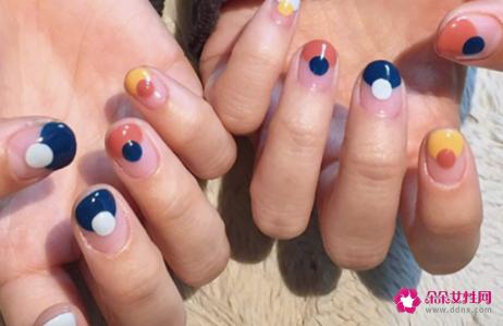 最火美甲显白图片