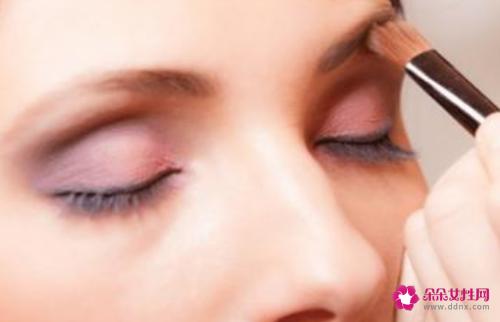 教你8步画出可爱粉嫩系萌女妆