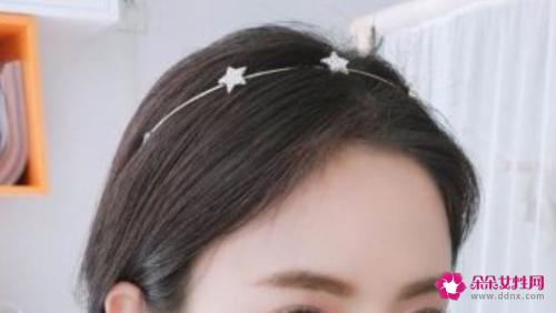 十种齐肩短发扎发图片