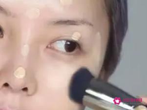 如何简单化妆初学者