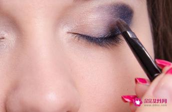 如何简单化妆初学者