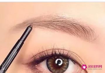 如何简单化妆初学者