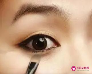 如何简单化妆初学者