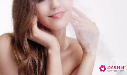 如何自制补水祛痘面膜