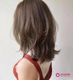 方形脸扎什么头最适合