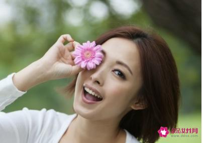 国字脸的女生适合的发型