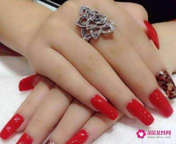 胖手适合做什么颜色的指甲