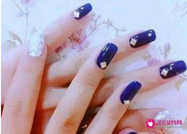 胖手适合做什么颜色的指甲