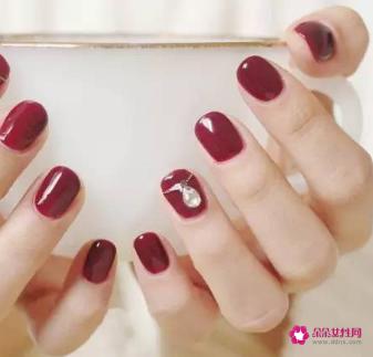 胖手适合做什么颜色的指甲